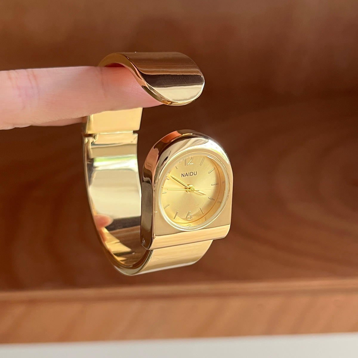 Luxury Watch Levels - ساعة يد ذهبية جديدة 2026 للنساء،