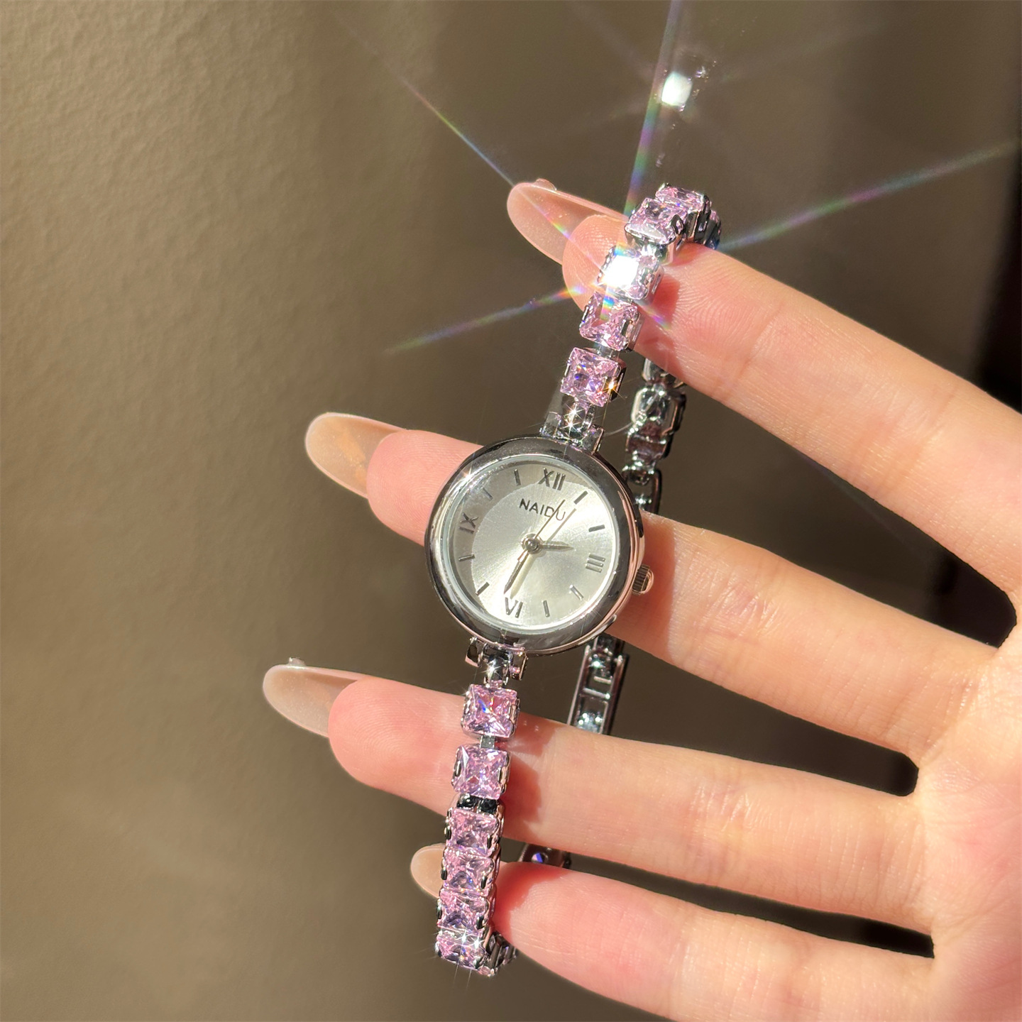 Luxury Watch Levels - ساعة سوار مرصعة بالألماس على الموضة