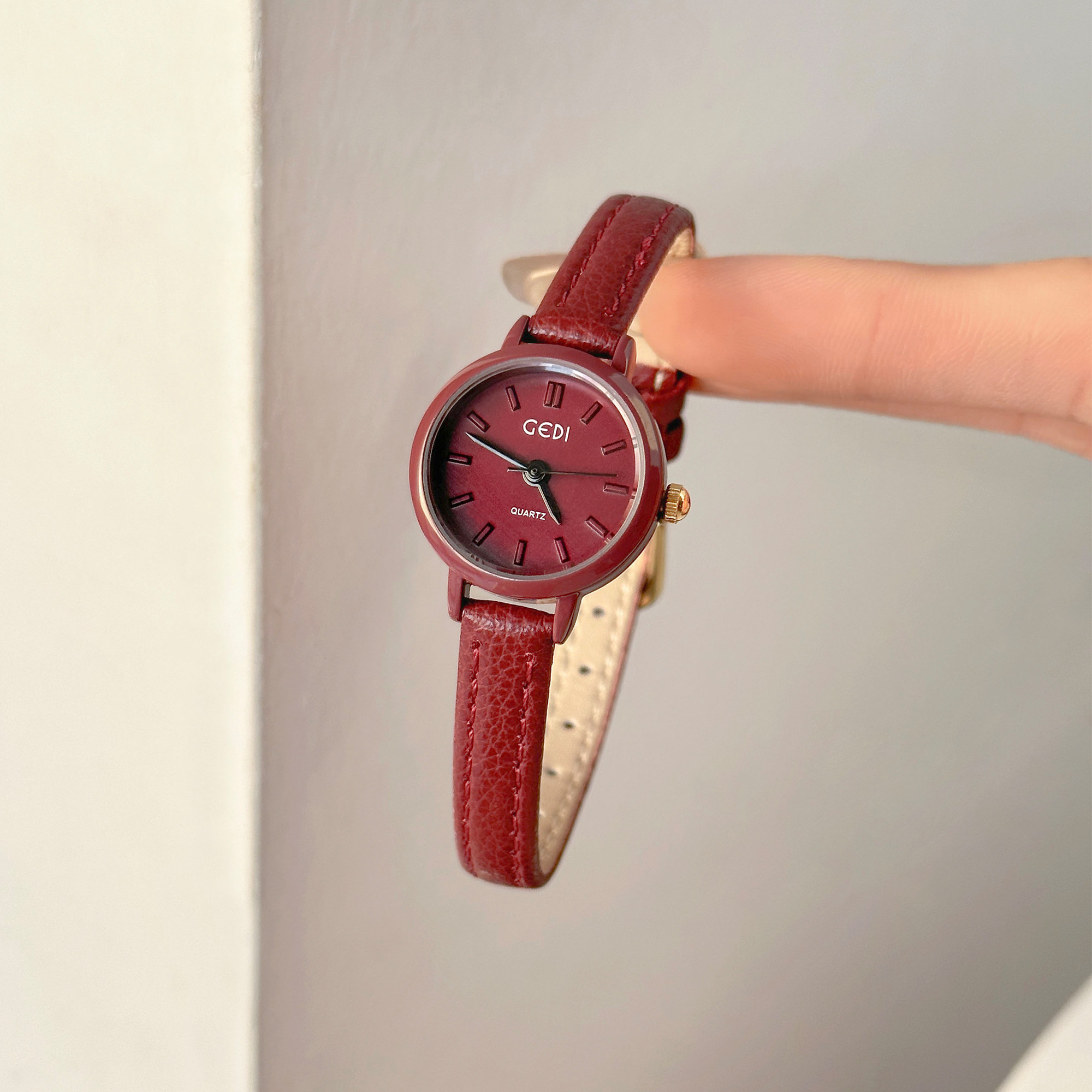 ساعة جديدة لعام 2026 من السلسل - مراجعة Luxury Watch Levels وسعره