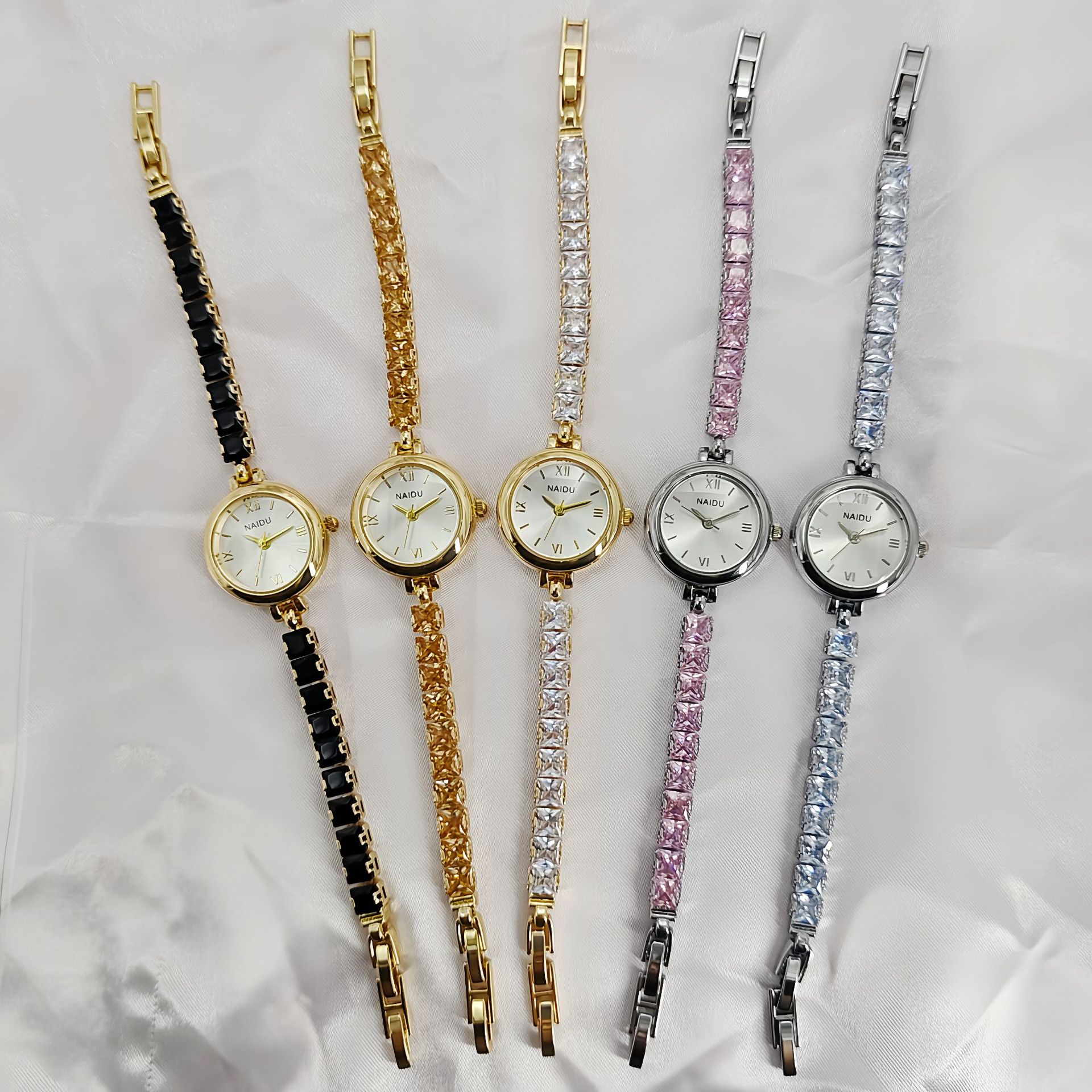 ساعة سوار مرصعة بالألماس على ا - مراجعة Luxury Watch Levels وسعره