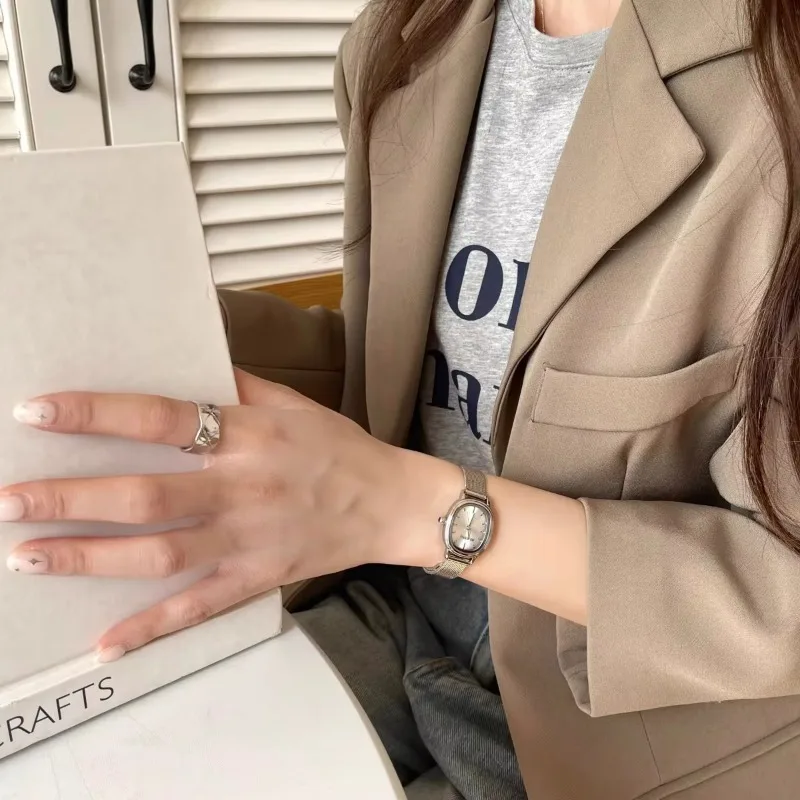 صغيرة البيضاوي الهاتفي الأخضر  - مراجعة Luxury Watch Brand For Women وسعره